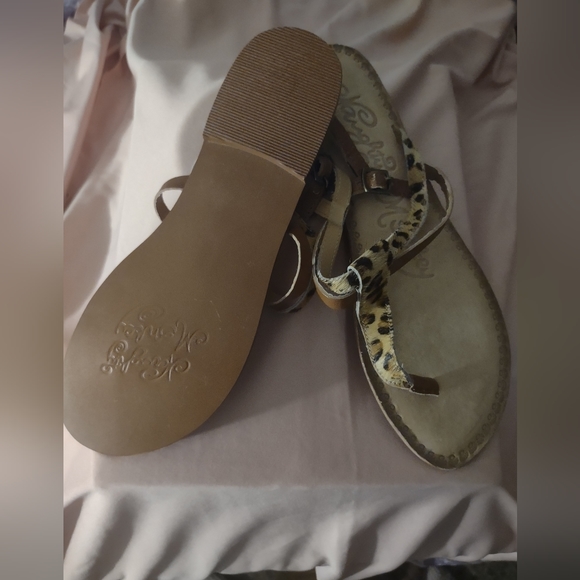 Women's Sandals - Picture 3 of 3